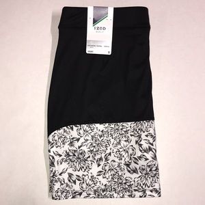 IZOD WOMEN'S COLOR BLOCK BLACK AND WHITE FLOWER PATTERN GOLF SKORT